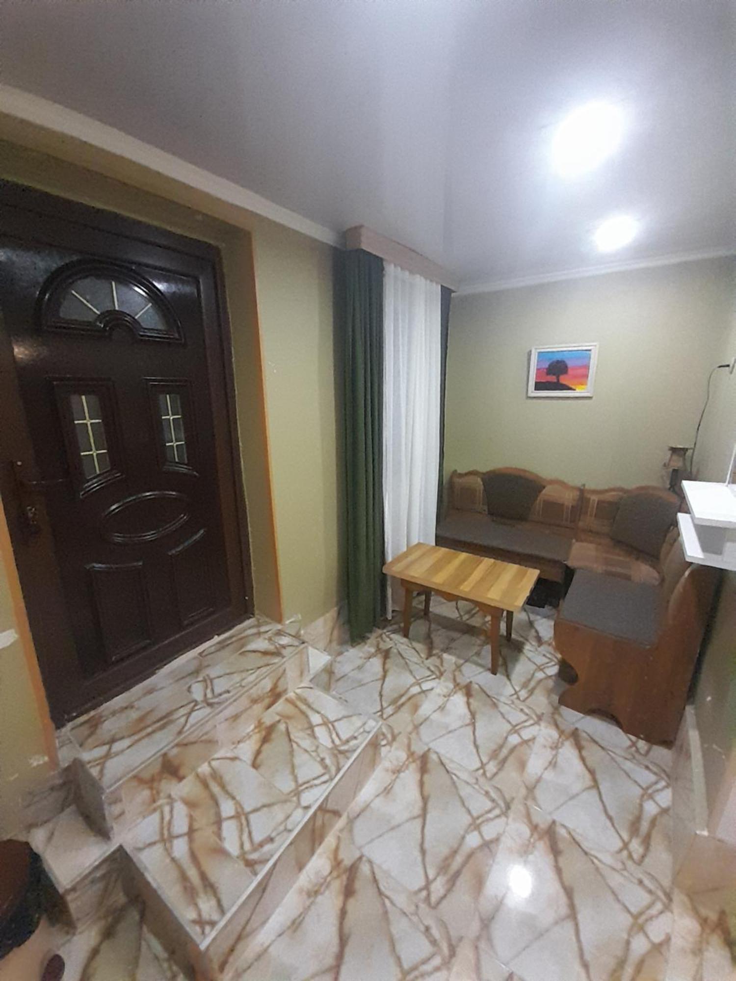 Guest House Happy House Кутаиси Екстериор снимка