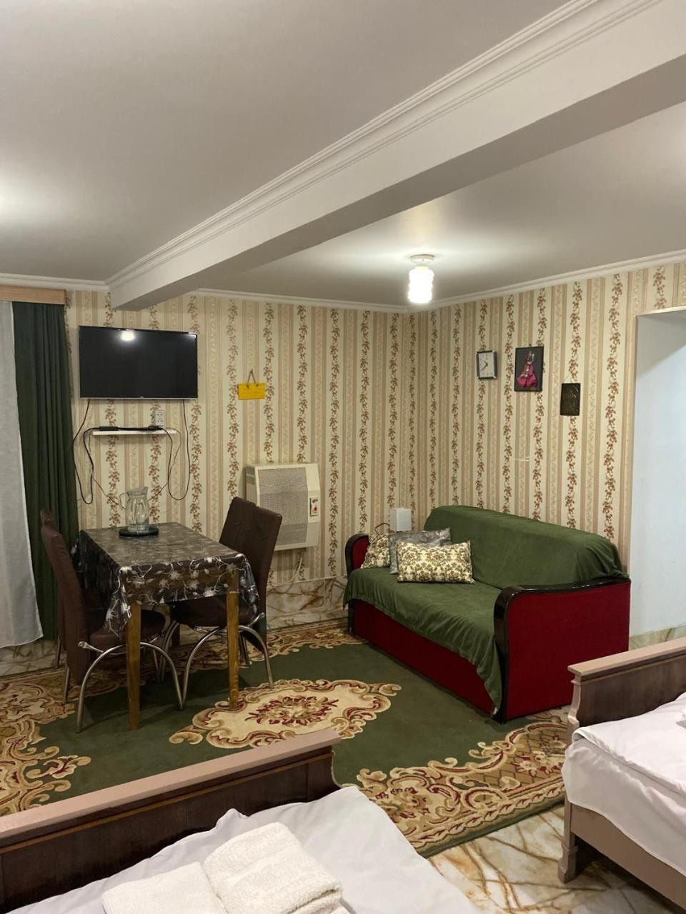 Guest House Happy House Кутаиси Екстериор снимка