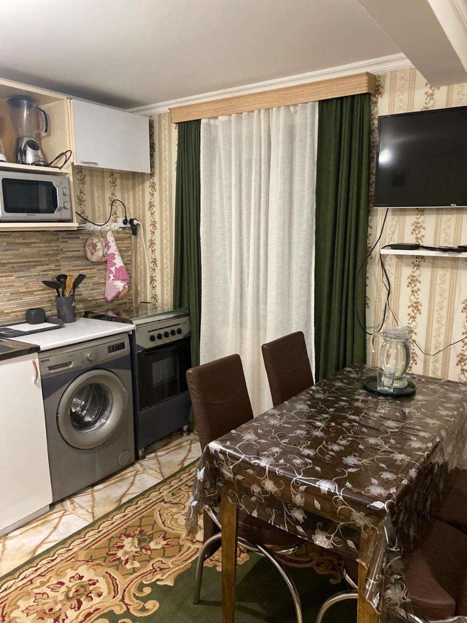 Guest House Happy House Кутаиси Екстериор снимка