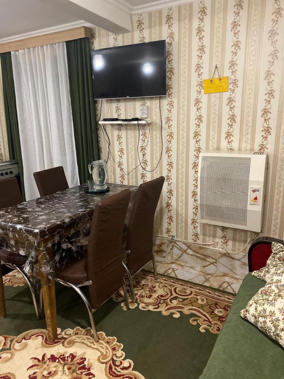 Guest House Happy House Кутаиси Екстериор снимка