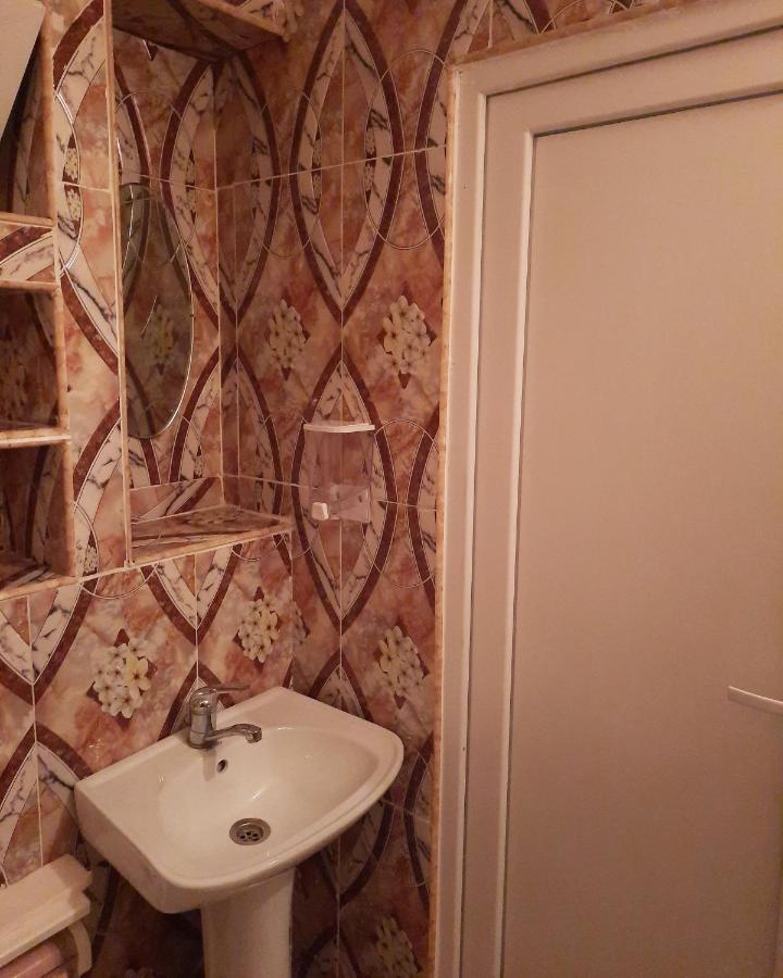 Guest House Happy House Кутаиси Екстериор снимка